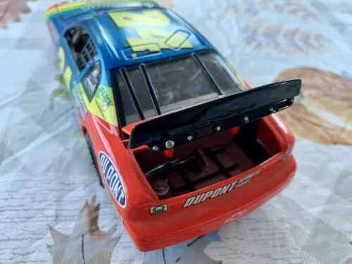 1997 JEFF GORDON 1:24 DUPONT #24 NASCAR WINSTON MILLION DIE-CAST STOCK CAR