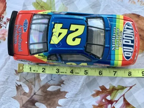 1997 JEFF GORDON 1:24 DUPONT #24 NASCAR WINSTON MILLION DIE-CAST STOCK CAR