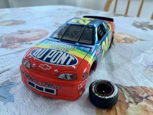 1997 JEFF GORDON 1:24 DUPONT #24 NASCAR WINSTON MILLION DIE-CAST STOCK CAR