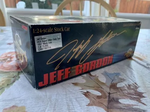 1997 JEFF GORDON 1:24 DUPONT #24 NASCAR WINSTON MILLION DIE-CAST STOCK CAR